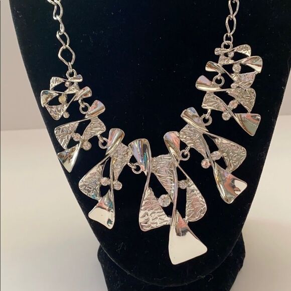 Paparazzi Womens Necklace Silver colored Rhinestone Bling Statement Fashion - Picture 2 of 7